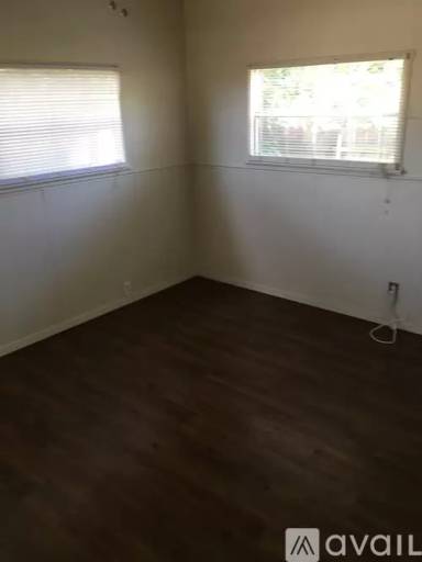 Main picture of 121 S 5th St