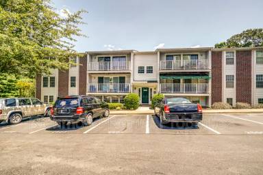 Main picture of 7600 Roscommon Ct