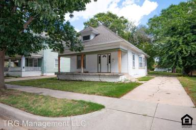 Main picture of 320 S Poplar St