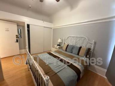 Main picture of 420 Hayes St