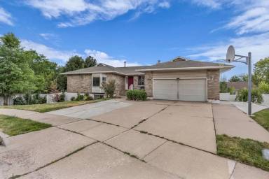 Main picture of 567 N Allanwood Pl