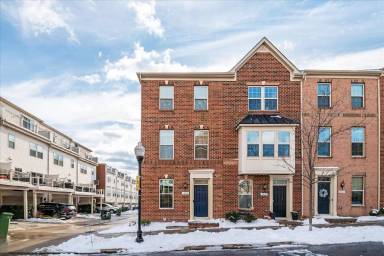 Main picture of 4643 Hudson St