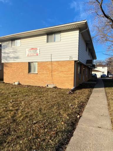 Main picture of 5831 N 91st St
