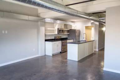 Main picture of 310 E 1st St
