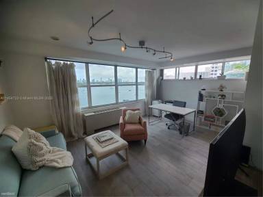 Main picture of Bay Garden Manor