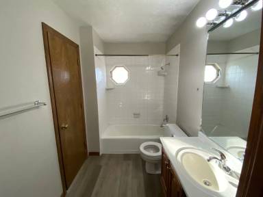 Main picture of 11267 Erskine St