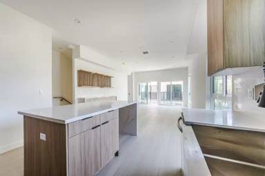 Main picture of 1330 Tamarind Ave