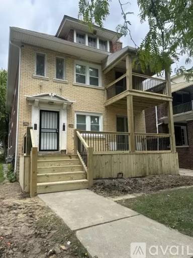 Main picture of 2460 Gladstone St
