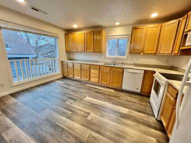 Main picture of 815 W 11th St