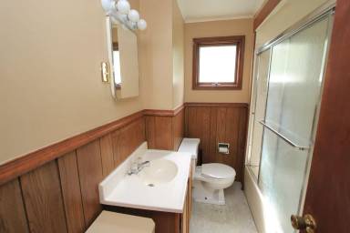 Main picture of 130 Conwell St