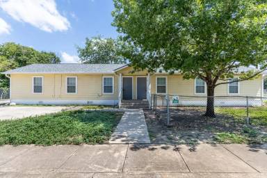 Main picture of 303 Villareal St