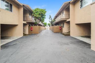 Main picture of 839 W Beach Ave
