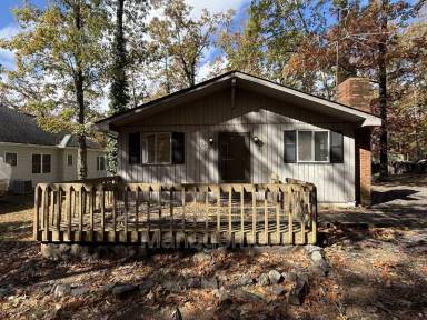 Main picture of 900 Lakeview Pkwy