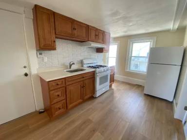 Main picture of 32 Cottage St