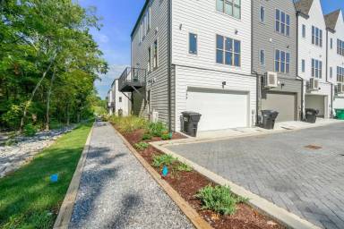 Main picture of 330 E Village Ln