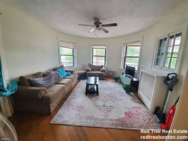 Main picture of 1474 Commonwealth Ave