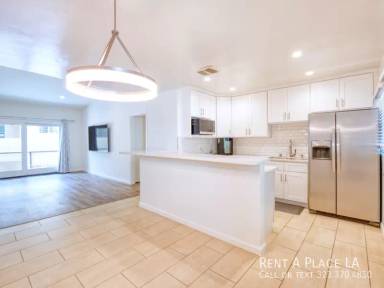 Main picture of 337 N Oakhurst Dr