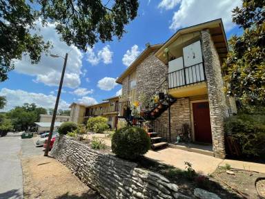Main picture of 3200 Helms St