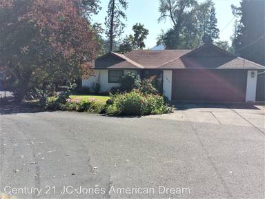 Main picture of 1415 SE Rogue Dr