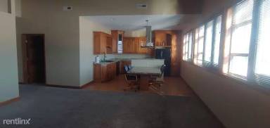 Main picture of 2200 9th Ave