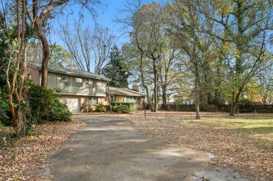Main picture of 614 Pelham Dr