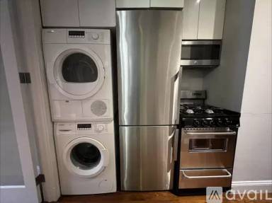 Main picture of 16 E 116th St