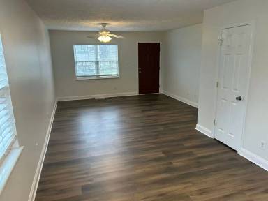 Main picture of 907 Mynders Ave