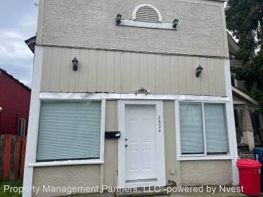 Main picture of 2824 E Diamond Ave
