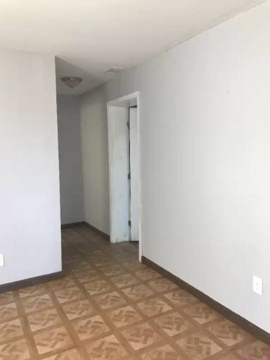 Main picture of 305 W Oak St