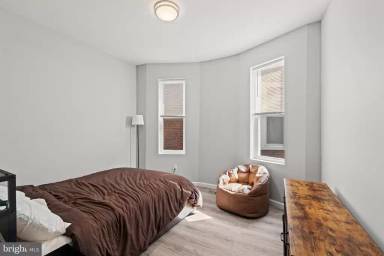 Main picture of 4928 Florence Ave