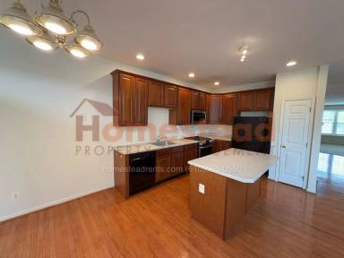 Main picture of 244 S Azalea Ct