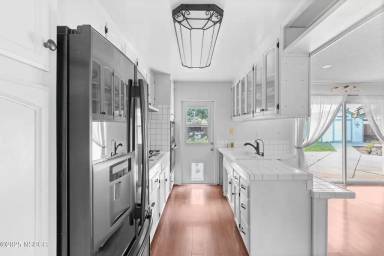 Main picture of 1298 Glines Ave