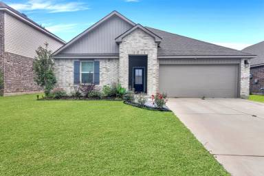 Main picture of 128 Emerald Star Ln