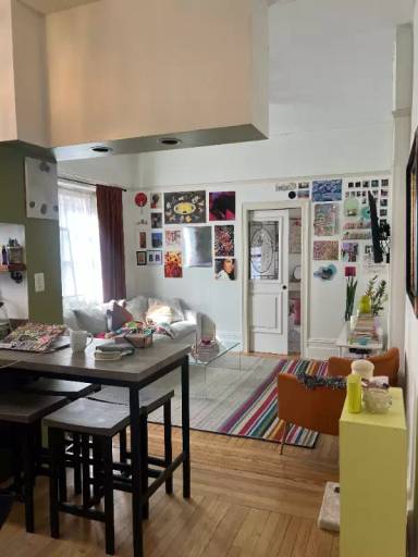 Main picture of 431 W 121st St