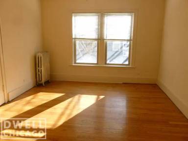 Main picture of 1100 W Roscoe St