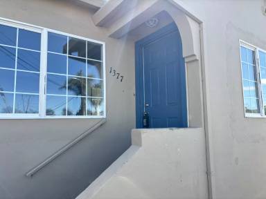 Main picture of 1377 West St