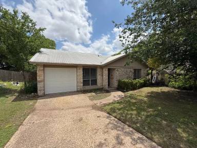 Main picture of 1109 Village Green Dr