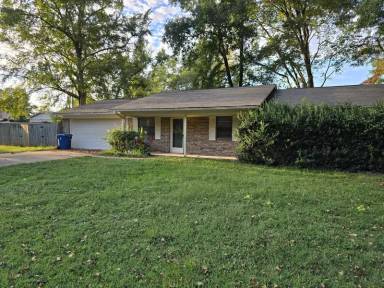 Main picture of 505 E Acker Tap