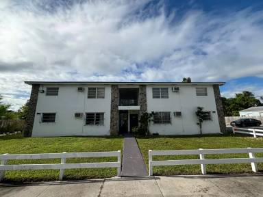 Main picture of 1750 NE 149th St