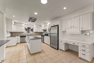 Main picture of 795 W 12th St