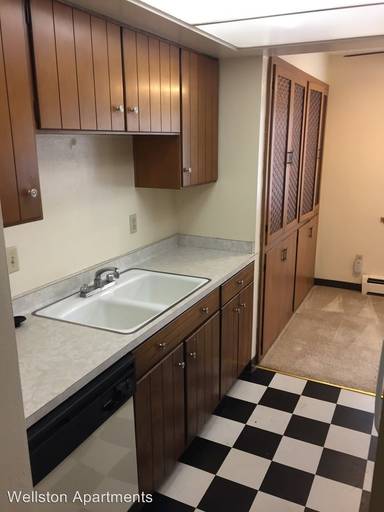 Main picture of 2580 N Oakland Ave