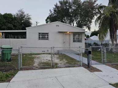 Main picture of 1240 Rutland St