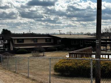 Main picture of 2423 Crest St