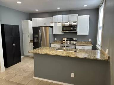 Main picture of 2411 Vine St