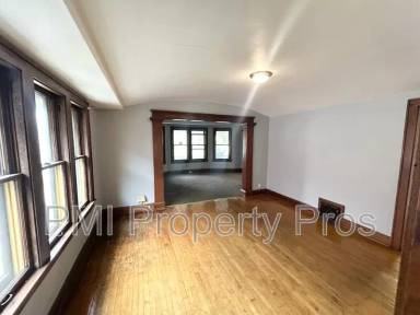 Main picture of 2710 W Melvina St