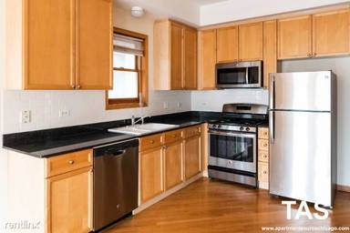 Main picture of 1326 W Diversey Pkwy