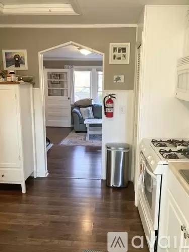 Main picture of 813 Clark St