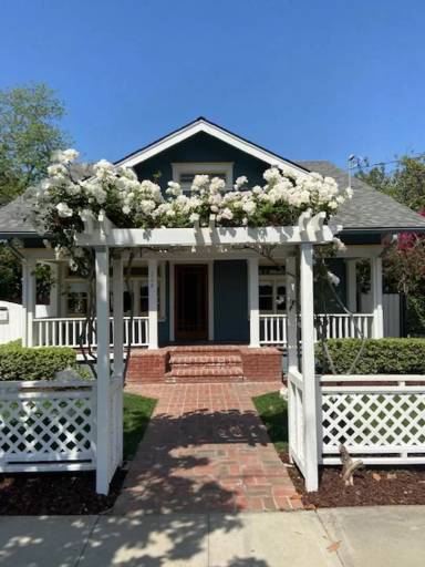 Main picture of 264 N Cleveland St