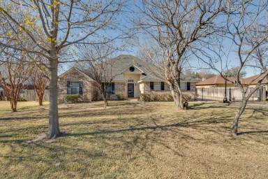 Main picture of 2992 Lake Dr