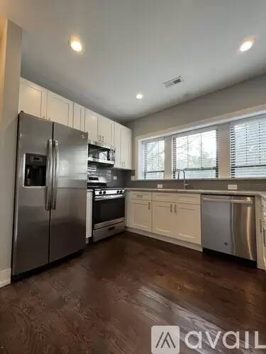 Main picture of 1752 W Summerdale Ave